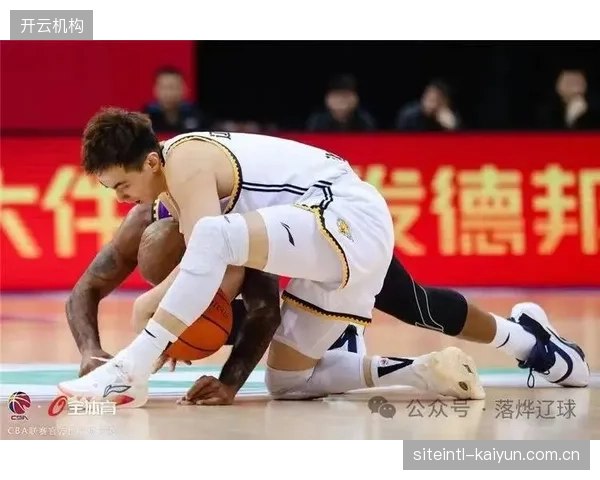 两队身体对抗将成比赛主基调,新西兰需发挥身高优势控制第一落点与第二落点。 两队身体对抗将成比赛主基调,新西兰需发挥身高优势控制第一落点与第二落点。